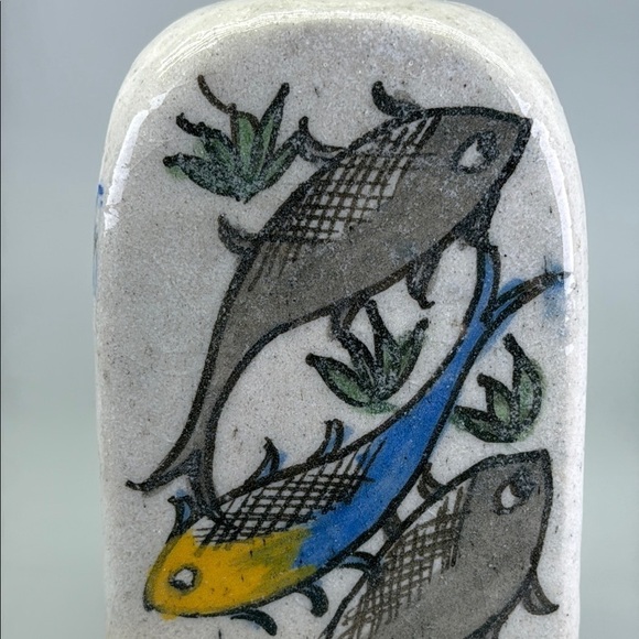 Antique Handcrafted Persian Iznik Vase - Picture 8 of 12